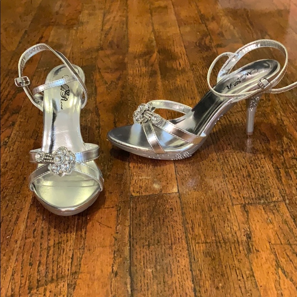 Heels - Picture 3 of 4
